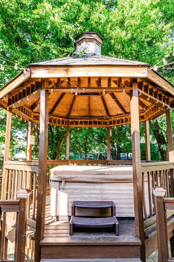 University Escape With Hot Tub And Fire Pit University Place Εξωτερικό φωτογραφία